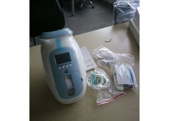 Φορητή παροχή οξυγόνου συμπυκνωτών οξυγόνου εγχώριας χρήσης με τον προσαρμοστή 1~5L το /Min αυτοκινήτων που λειτουργεί το θόρυβο ≤45dB